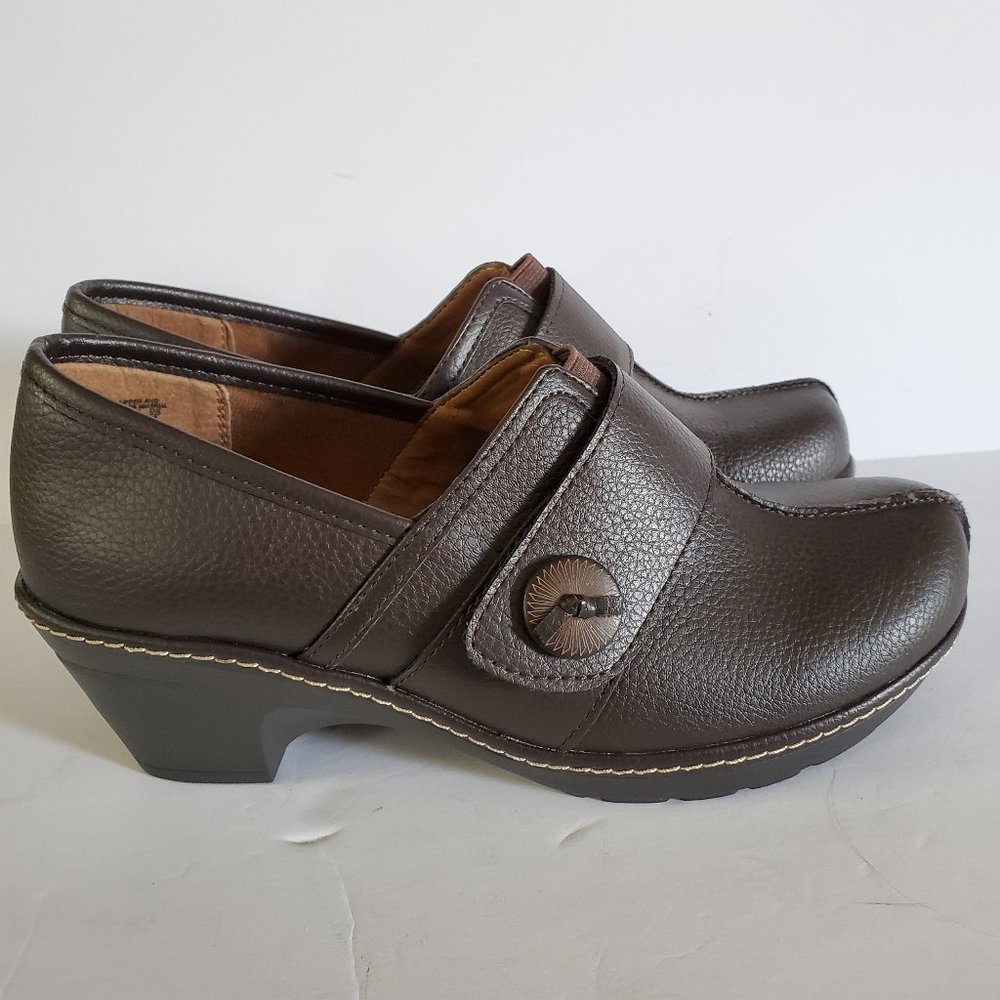 Thom McAn Gennie Brown Leather Clogs Size 9.5W - Picture 1 of 9
